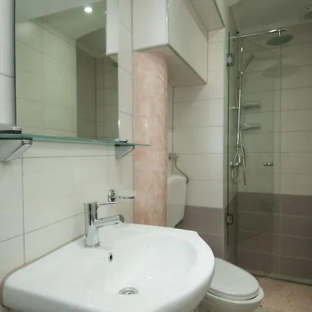 Apartment Apartment Tomic